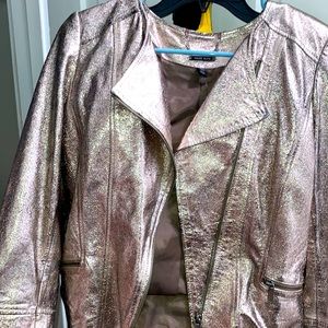 Gold metallic vintage White House Black market jacket to keep you warm☺️